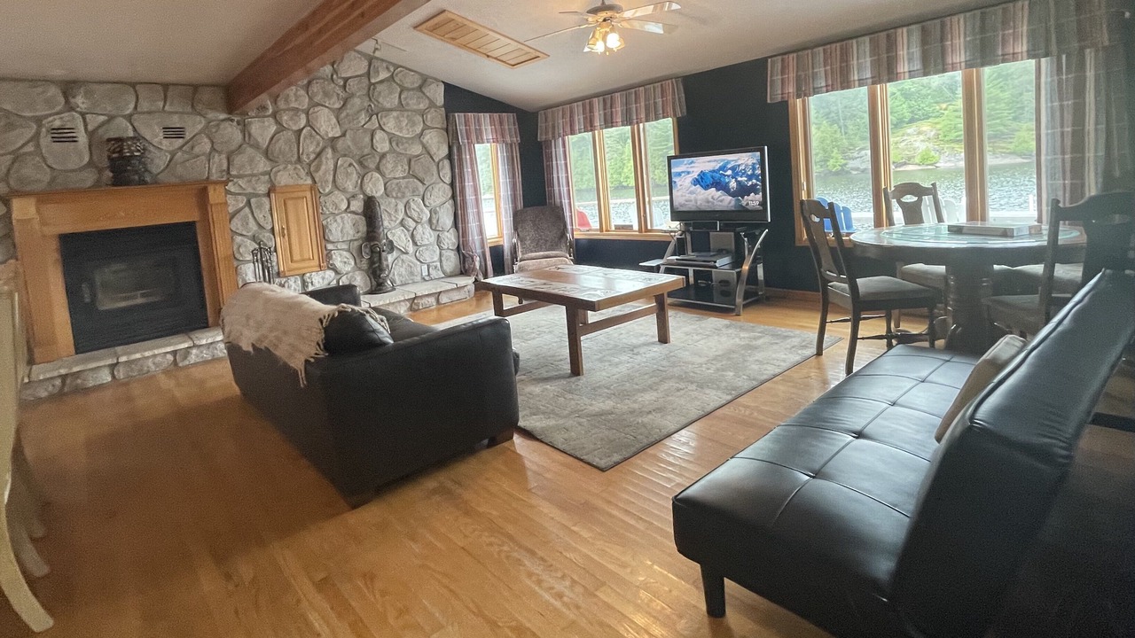 Photo of Livingroom in Byng Inlet