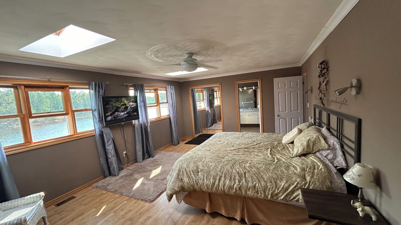 Photo of Bedroom in Byng Inlet