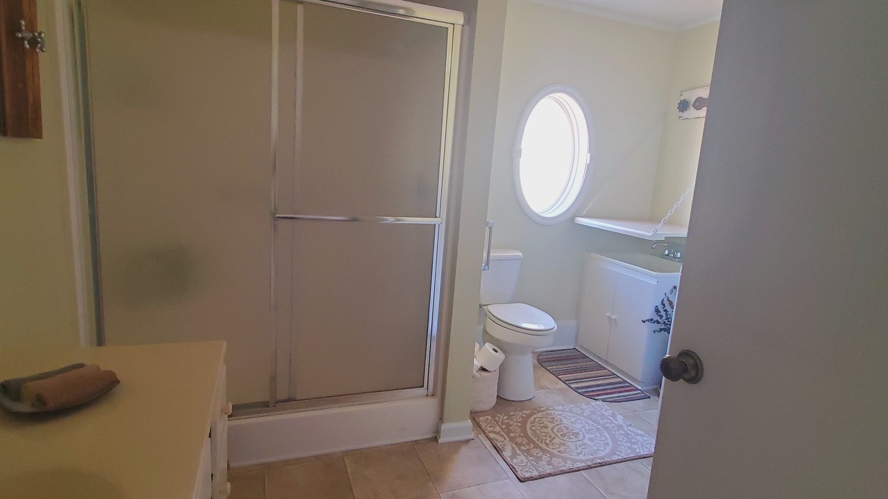 Photo of Bathroom in King