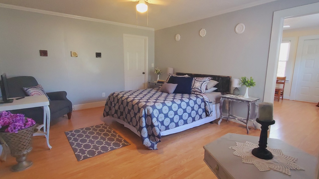 Photo of Bedroom in King