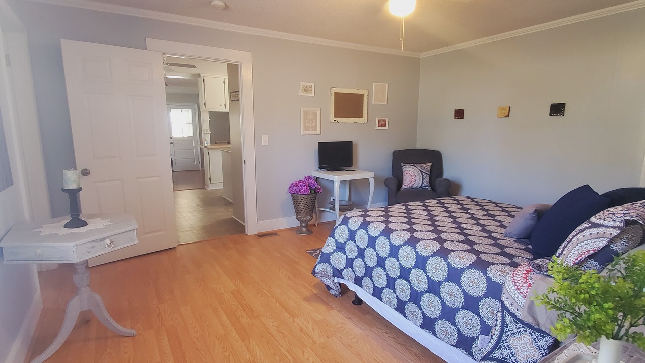 Photo of Bedroom in King