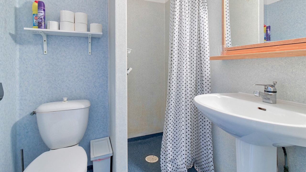 Photo of Bathroom in Genos