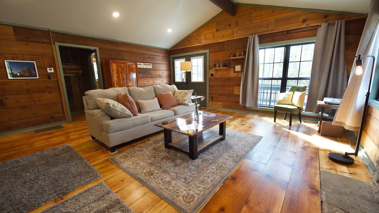 Photo of Bedroom in Ellisville