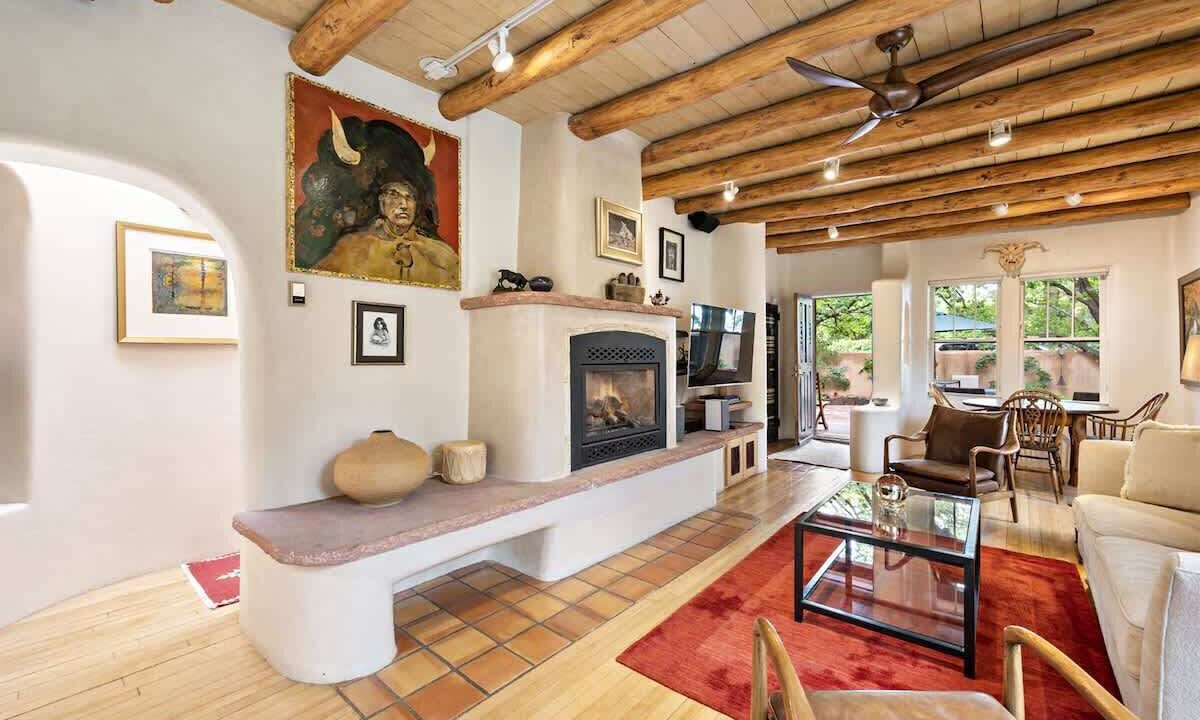 Photo of Livingroom in Historic Eastside