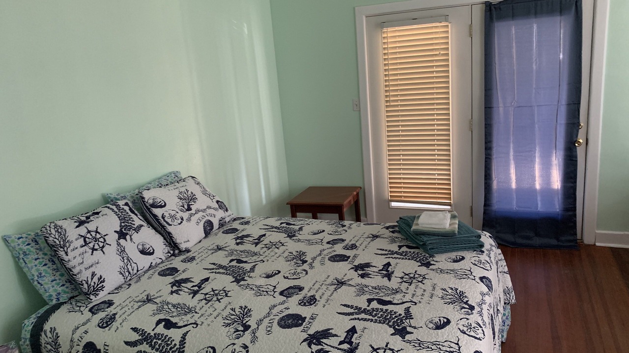 Photo of Bedroom in Willoughby Spit