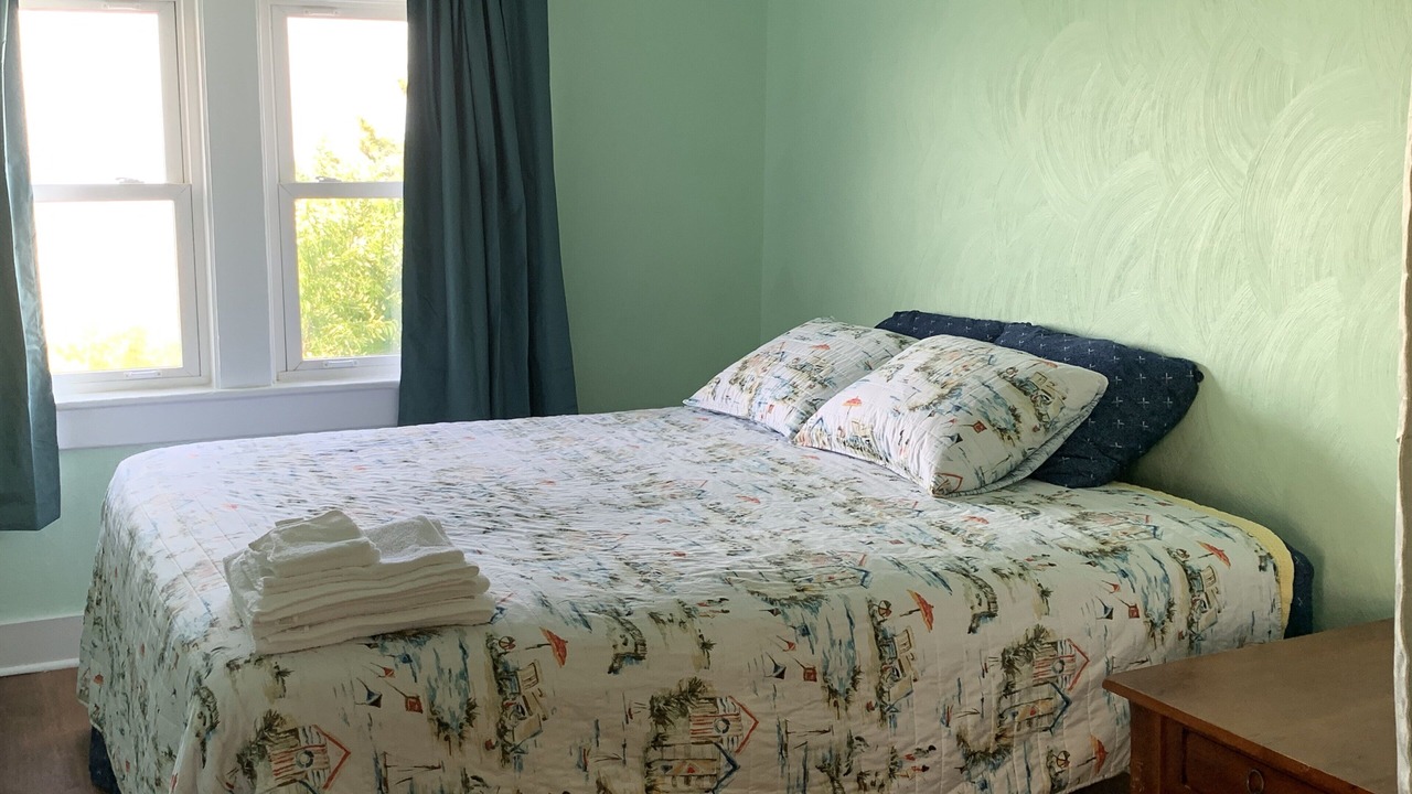 Photo of Bedroom in Willoughby Spit