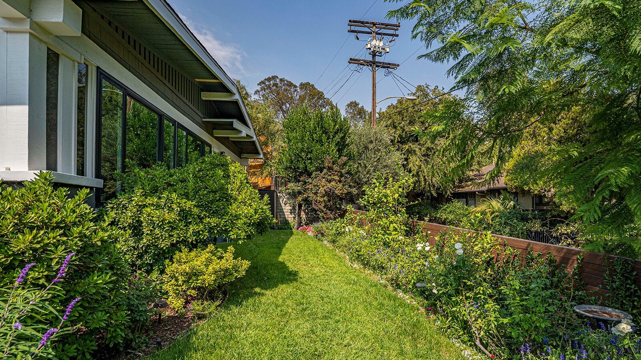 Photo of Outdoor in Hollywood Heights