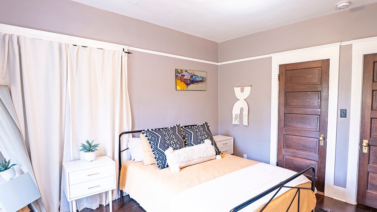 Photo of Bedroom in Hollywood Heights