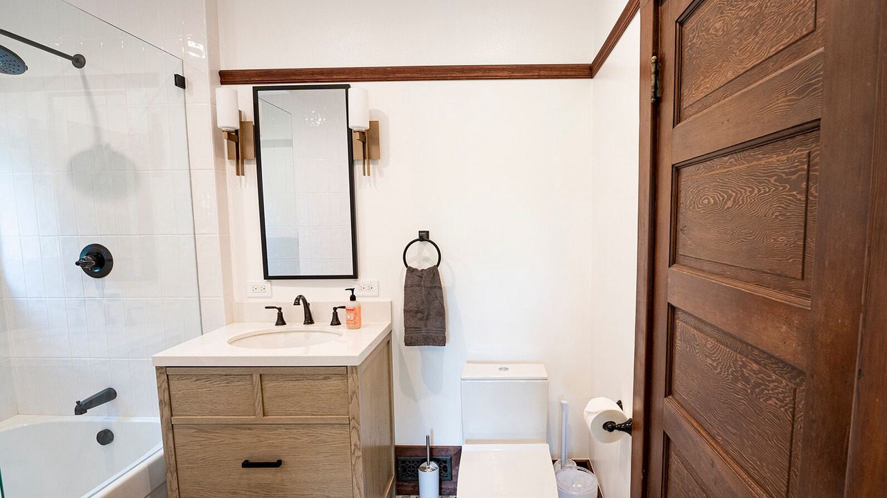 Photo of Bathroom in Hollywood Heights