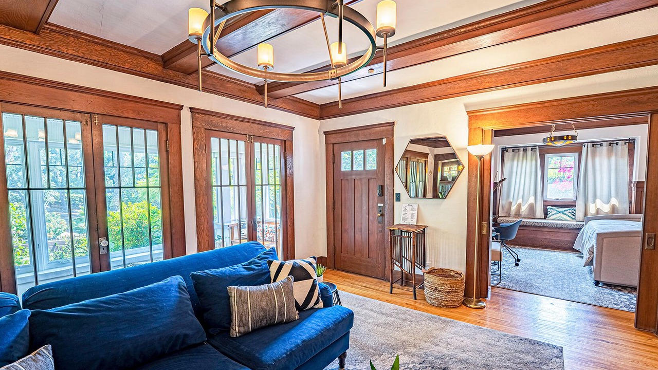 Photo of Livingroom in Hollywood Heights
