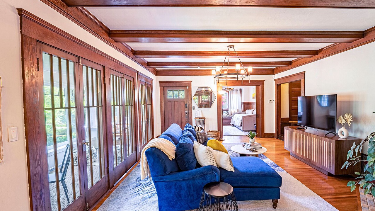 Photo of Livingroom in Hollywood Heights