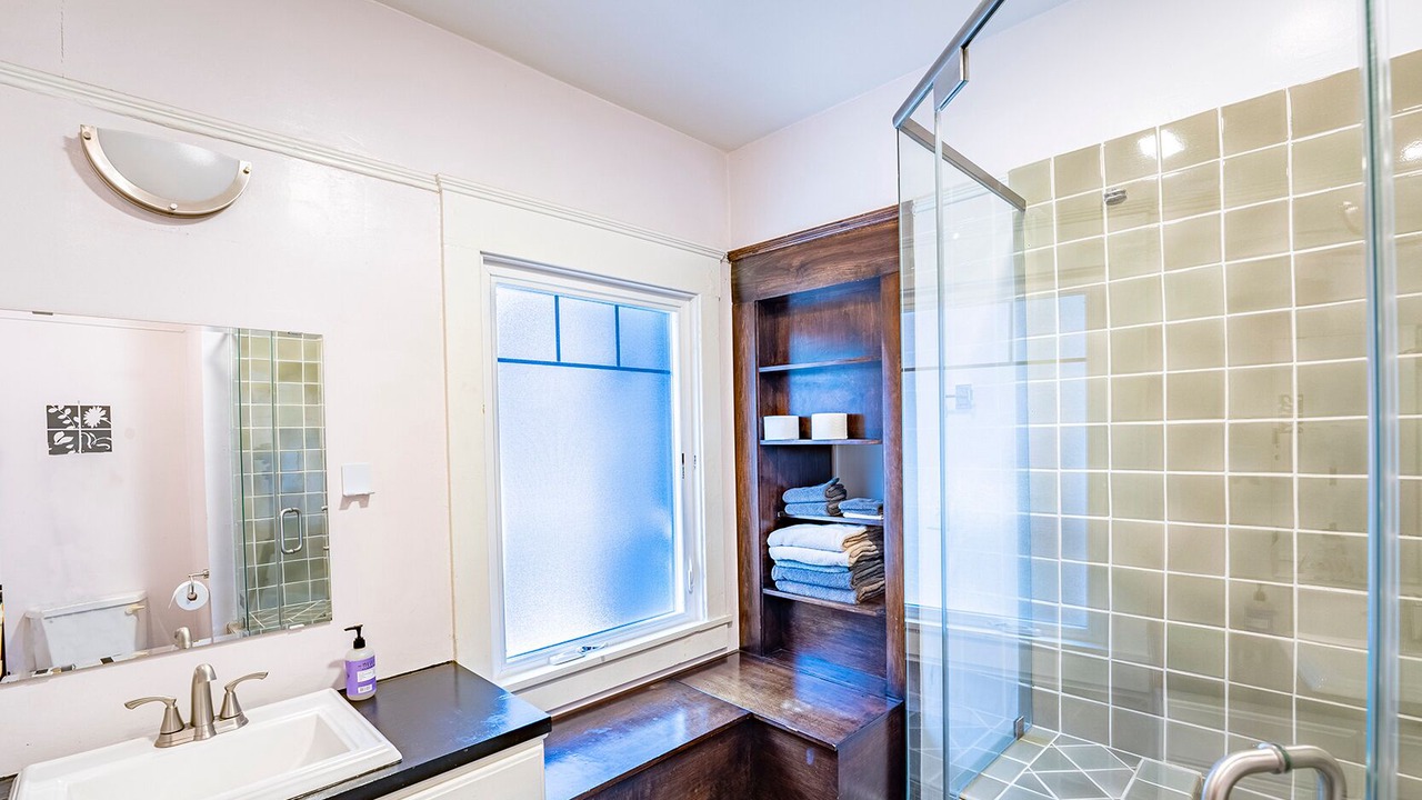 Photo of Bathroom in Hollywood Heights