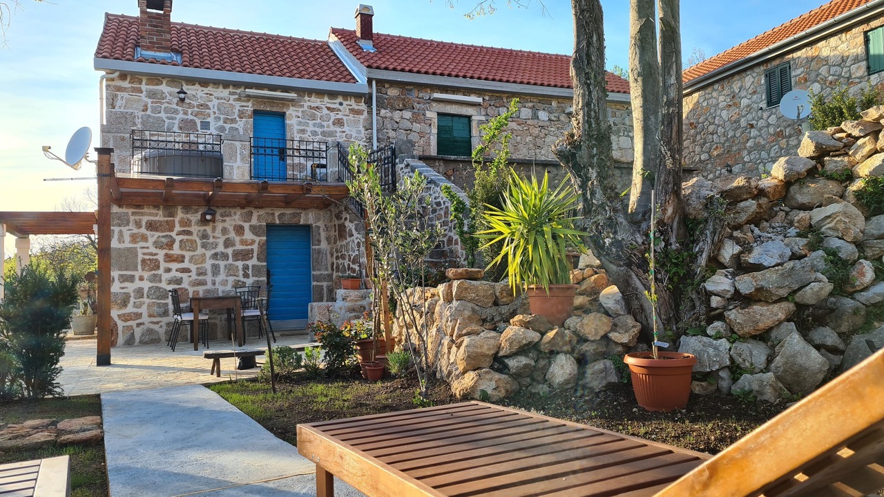 Photo of Outdoor in Seline