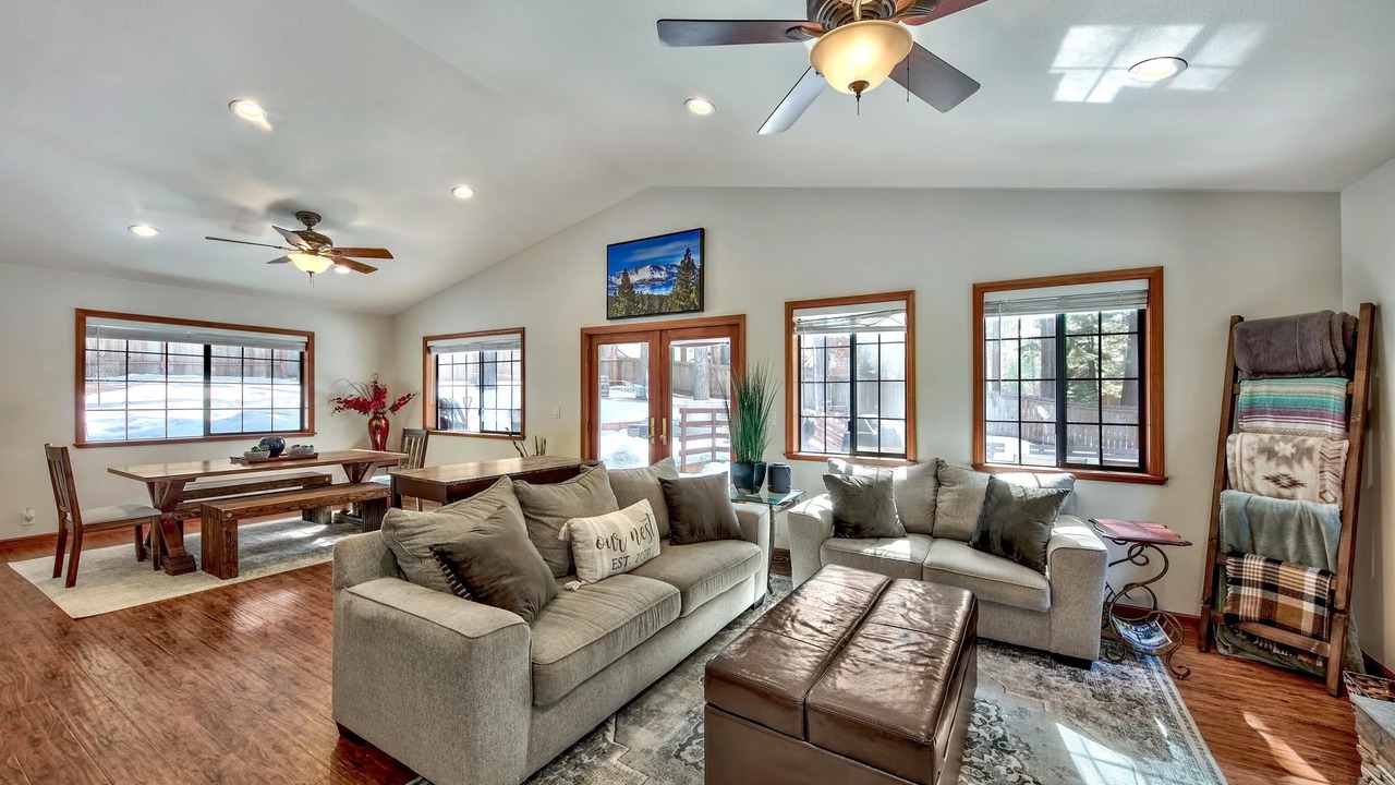 Photo of Livingroom in Country Club Estates