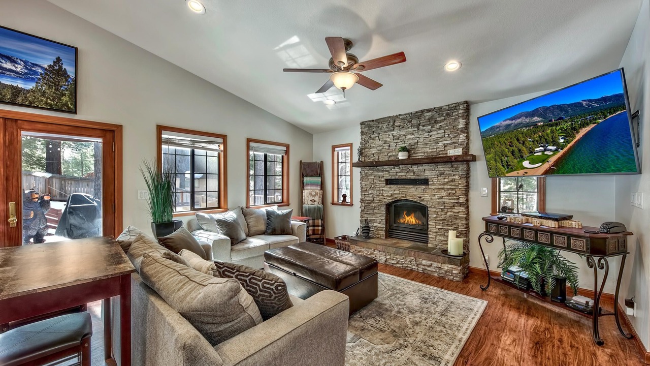 Photo of Livingroom in Country Club Estates