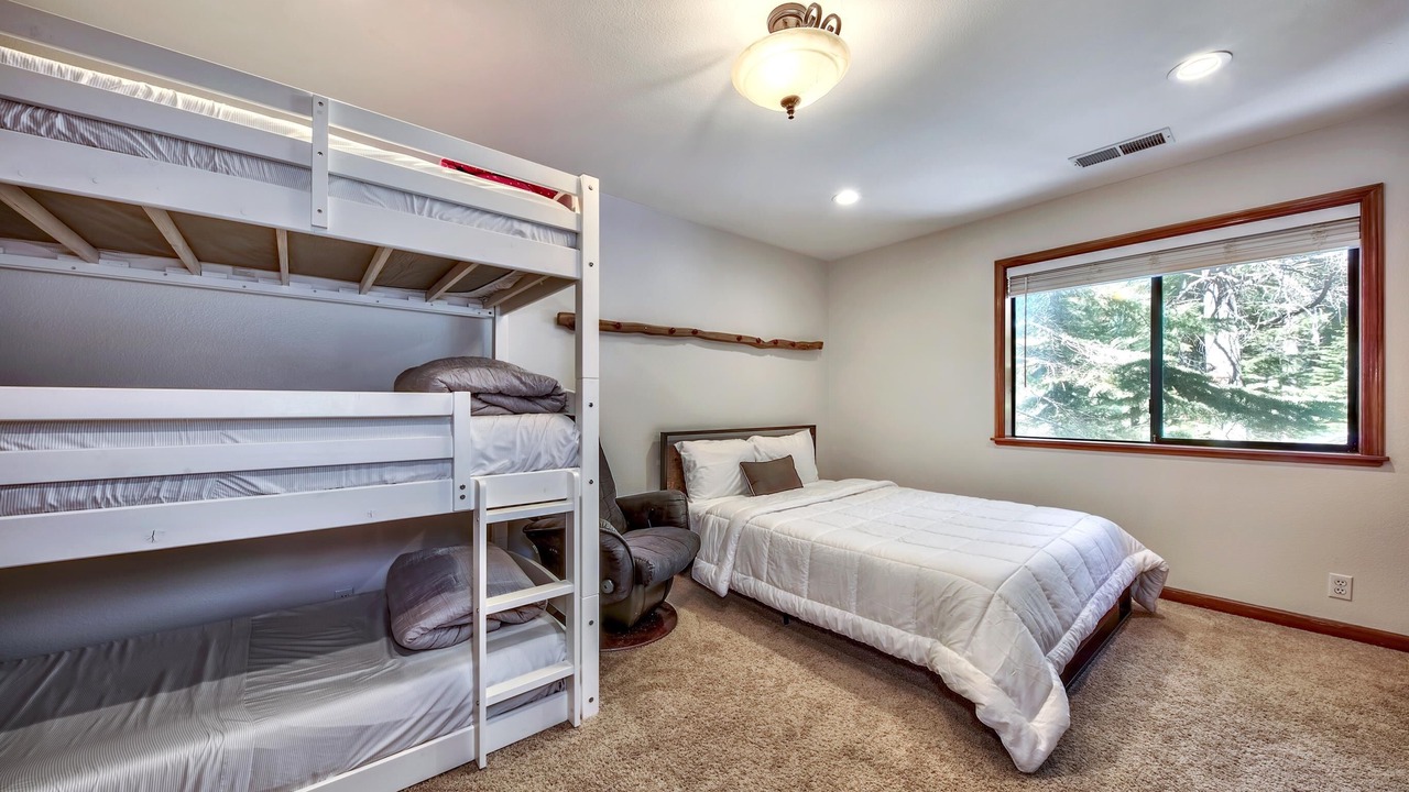 Photo of Bedroom in Country Club Estates