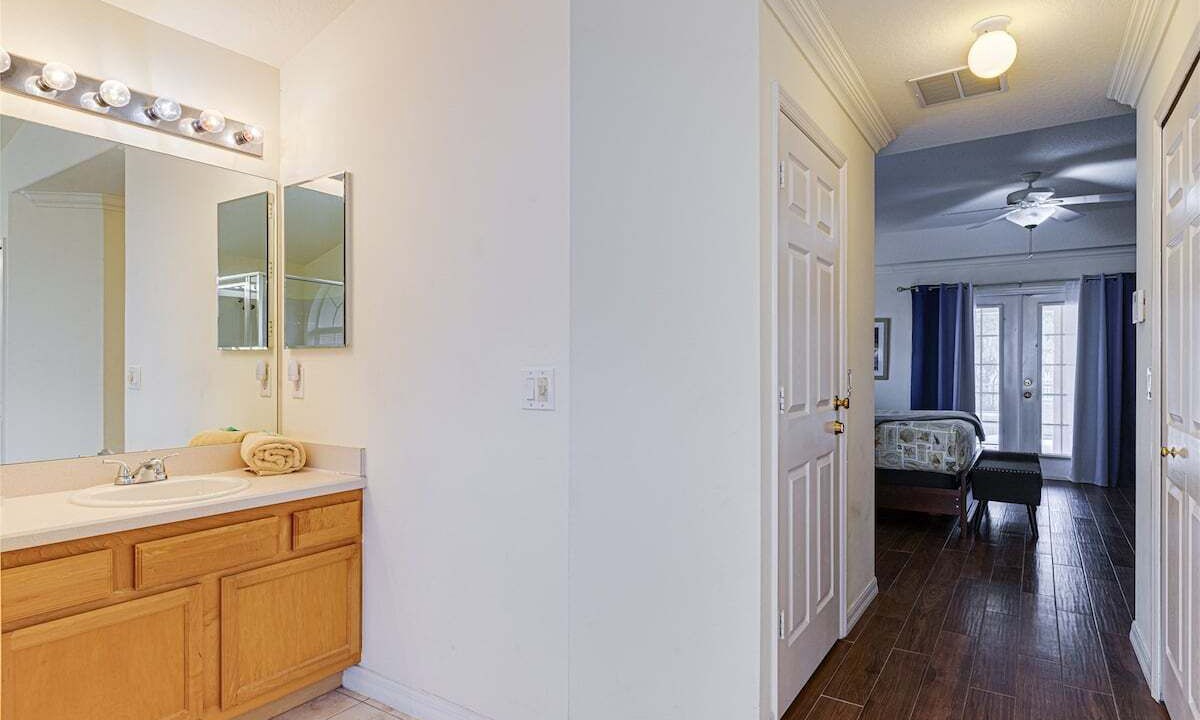Photo of Bathroom in Orange Tree