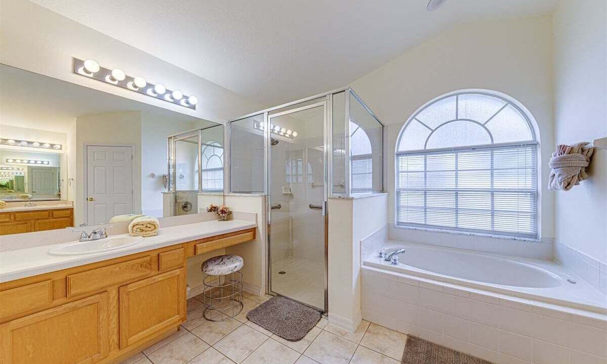 Photo of Bathroom in Orange Tree