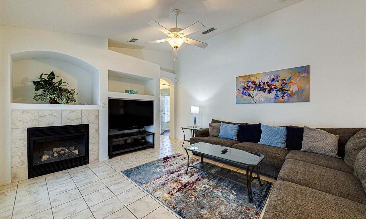 Photo of Livingroom in Orange Tree