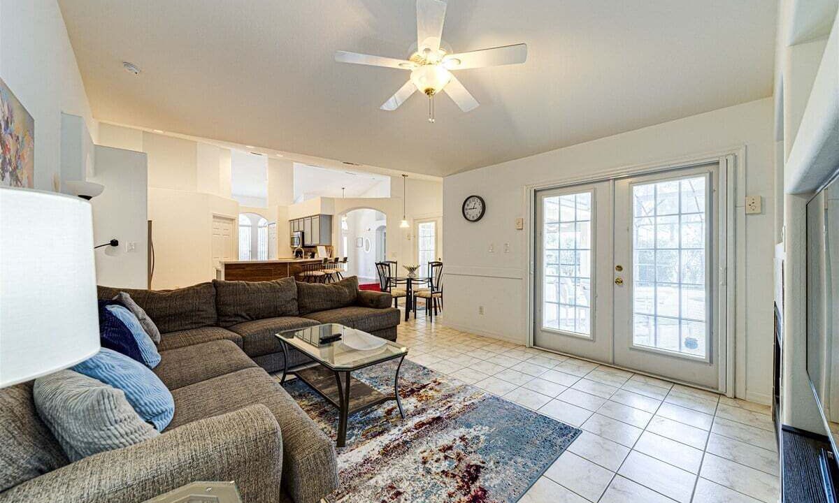 Photo of Livingroom in Orange Tree
