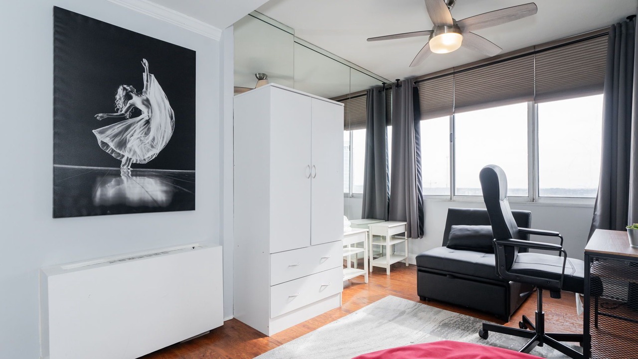 Photo of Bedroom in Peachtree Center