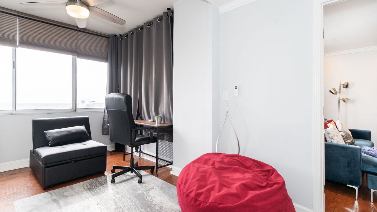 Photo of Livingroom in Peachtree Center