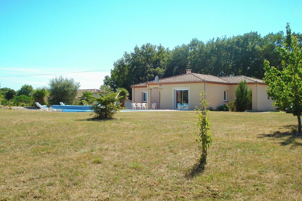 Photo of Buildings in La Croix-Blanche