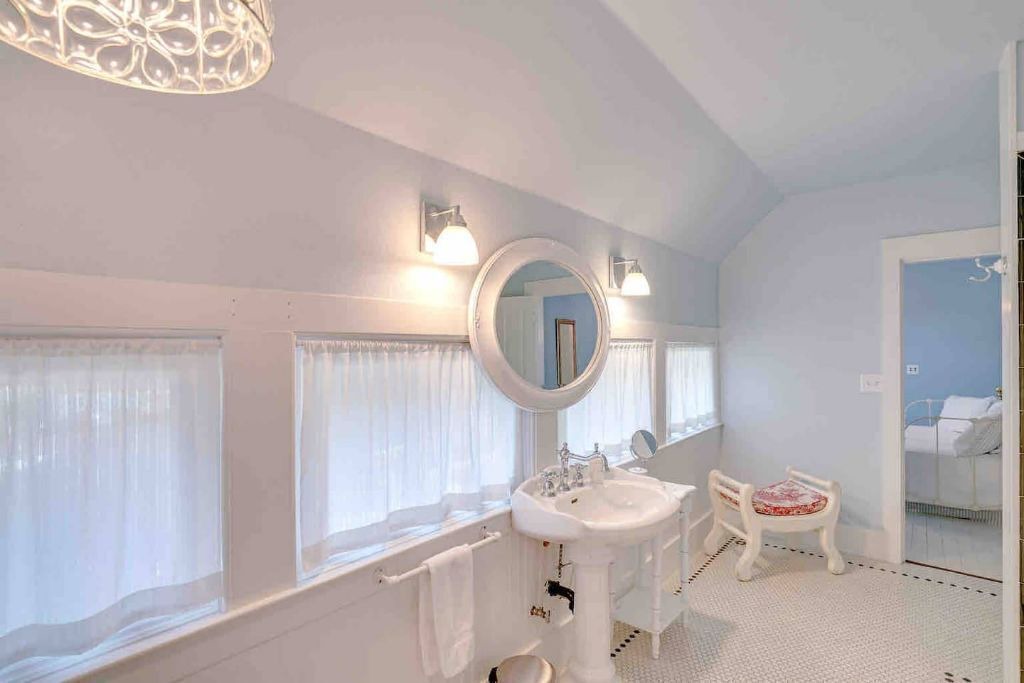 Photo of Bathroom in Silverton