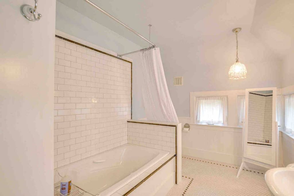 Photo of Bathroom in Silverton