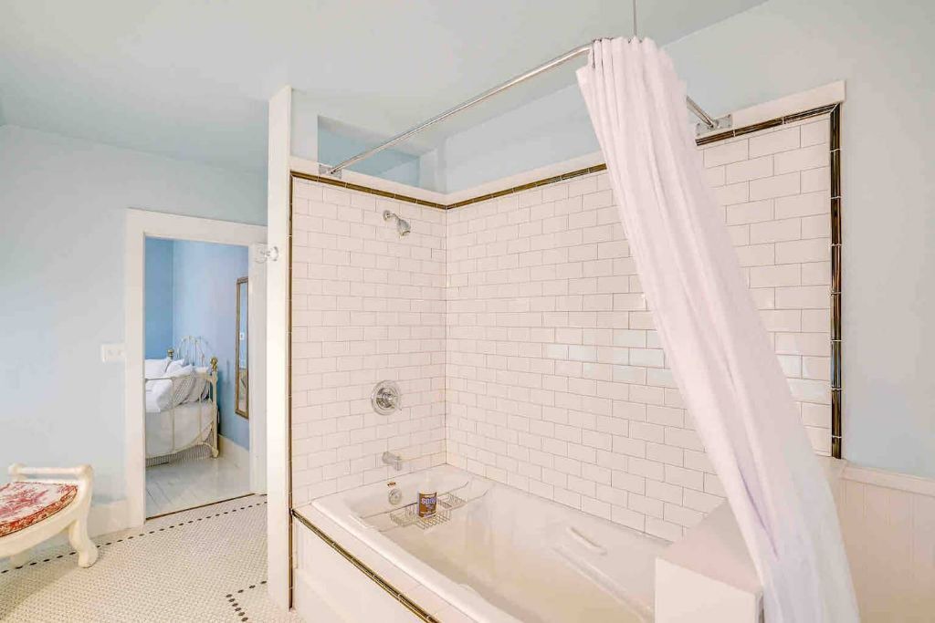 Photo of Bathroom in Silverton