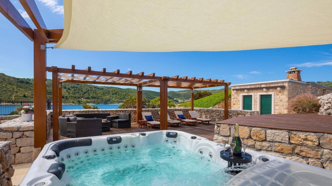 Photo of Outdoor in Cove Rogacic