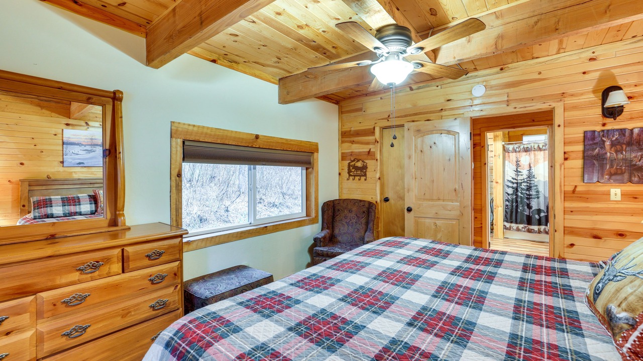 Photo of Bedroom in Garden Valley