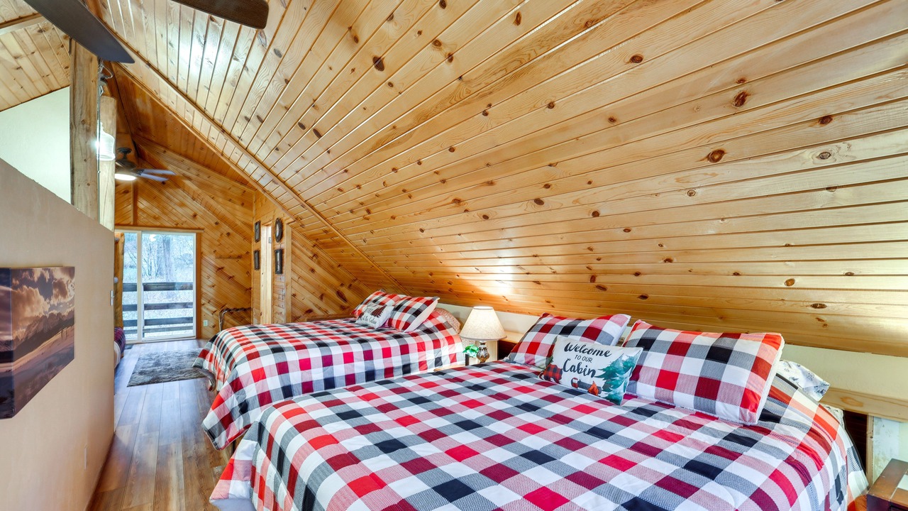 Photo of Bedroom in Garden Valley