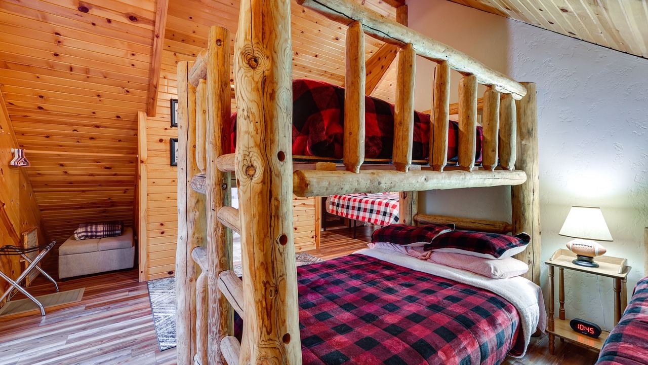 Photo of Bedroom in Garden Valley