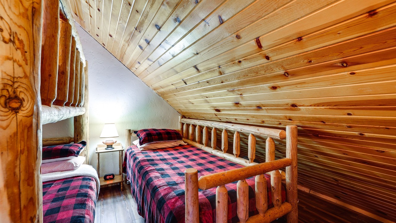 Photo of Bedroom in Garden Valley