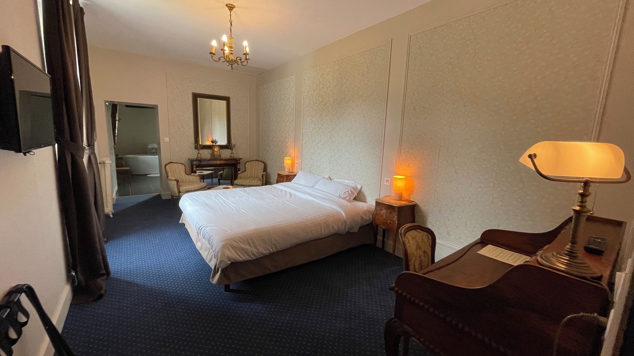 Photo of Bedroom in Brain-sur-Allonnes