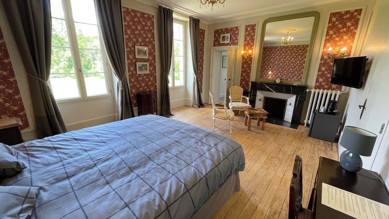 Photo of Bedroom in Brain-sur-Allonnes