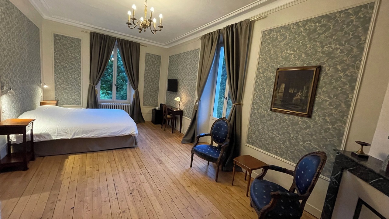 Photo of Bedroom in Brain-sur-Allonnes