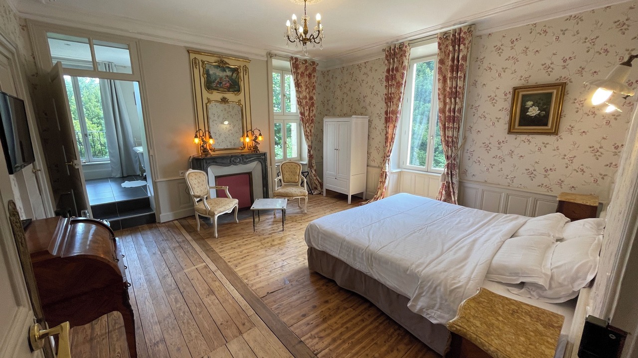 Photo of Bedroom in Brain-sur-Allonnes