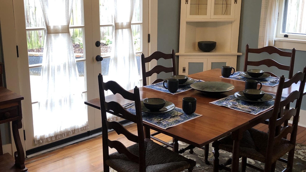 Photo of Livingroom in Historic Montford