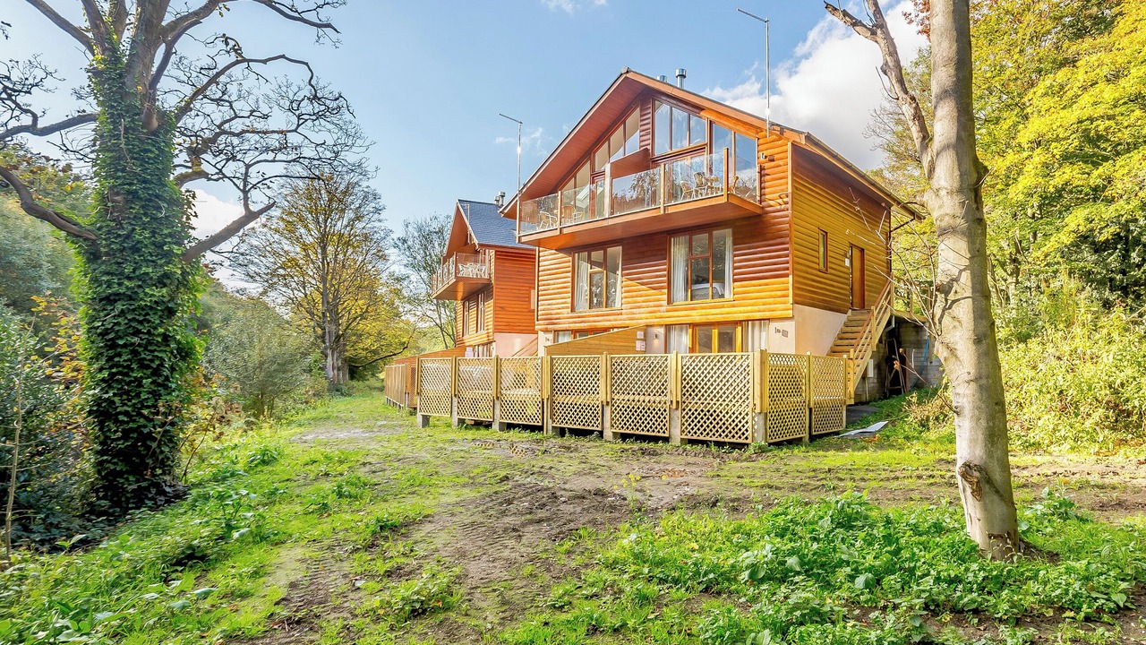 Photo of Outdoor in Rastrick