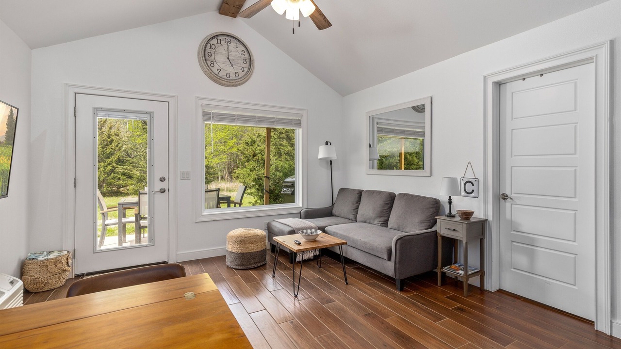 Photo of Livingroom in Grove