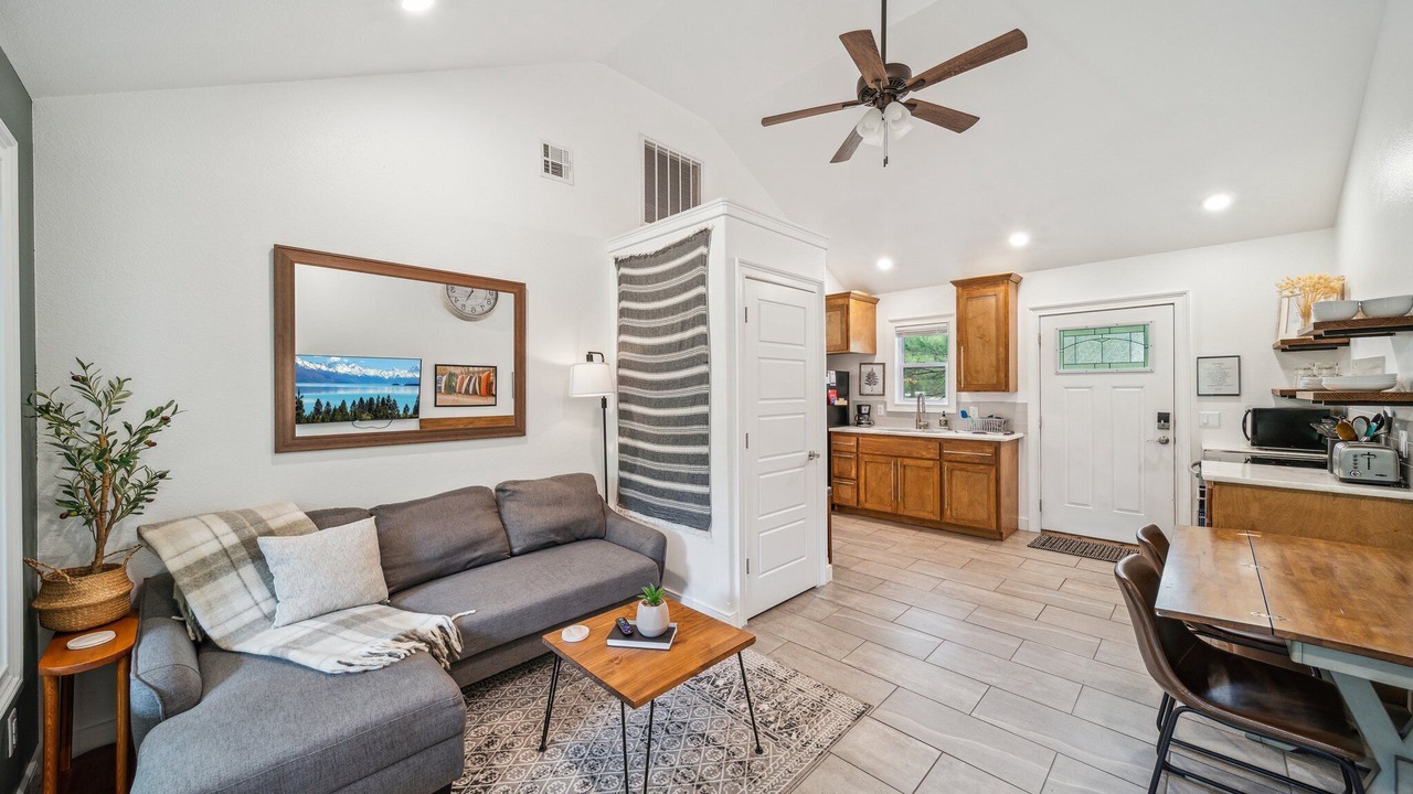 Photo of Livingroom in Grove