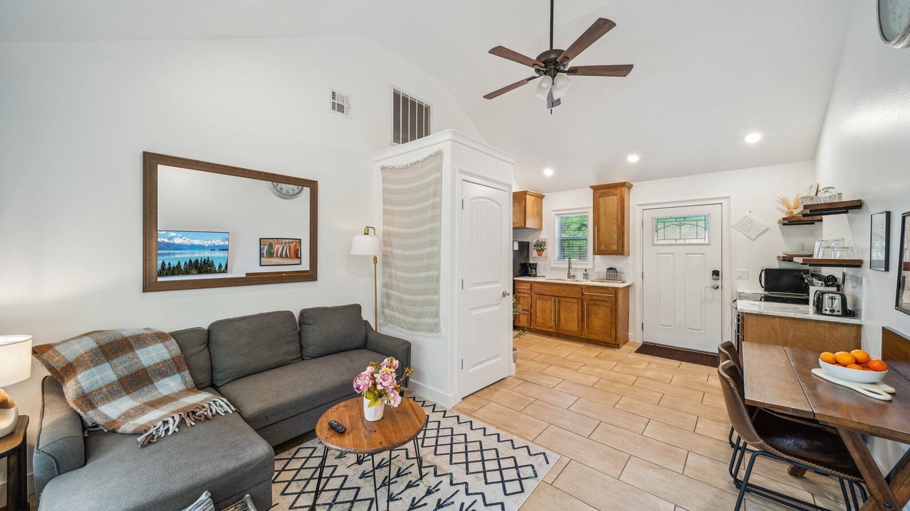 Photo of Livingroom in Grove