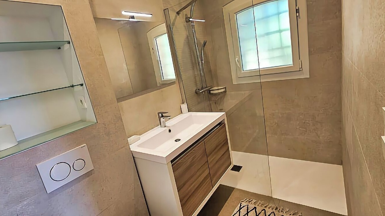 Photo of Bathroom in Saint-Raphael