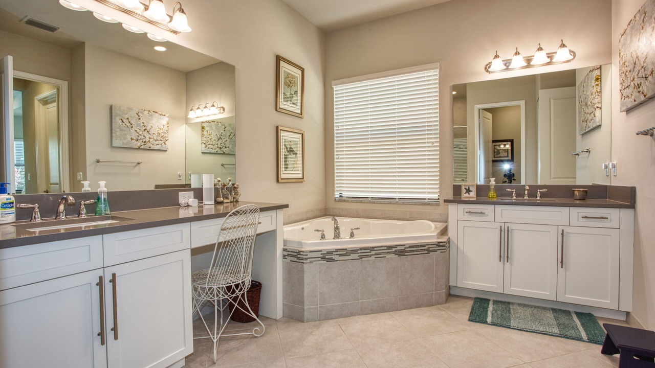 Photo of Bathroom in Naples