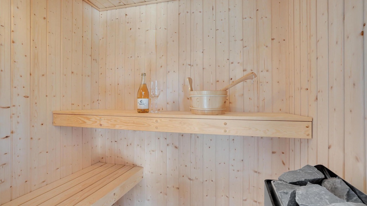 Photo of Others in Henne