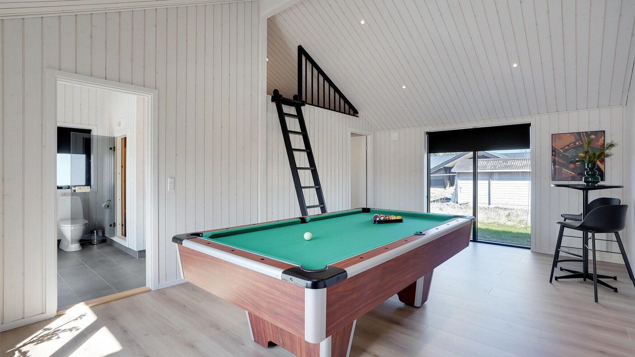 Photo of Others in Henne