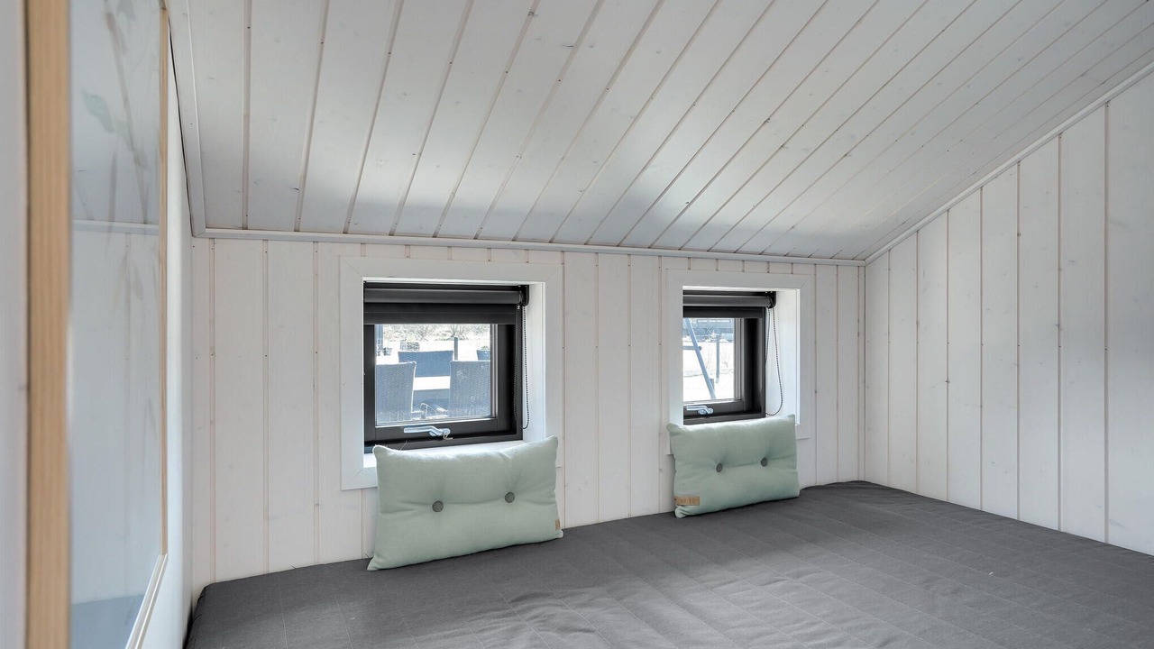 Photo of Others in Henne