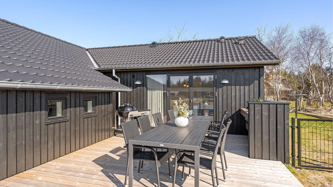 Photo of Others in Henne